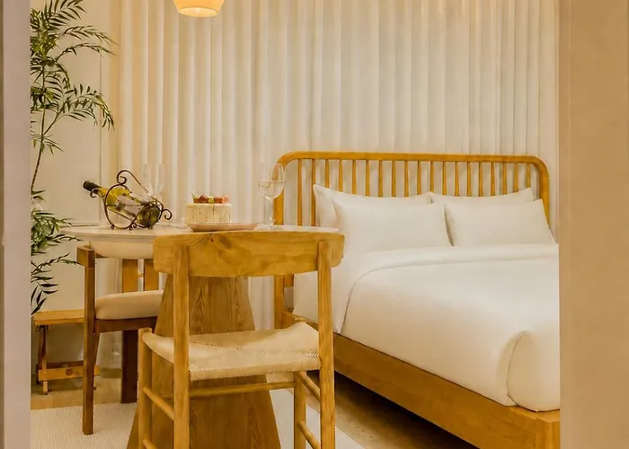 Itaewon, Haebangchon, 10 Mins From Jongno, Euljiro, For 4 *