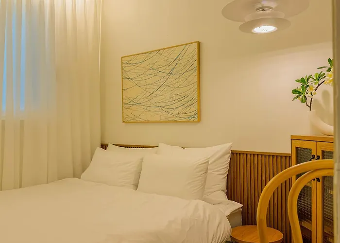 Itaewon, Haebangchon, 10 Mins From Jongno, Euljiro, For 4 Appartement *