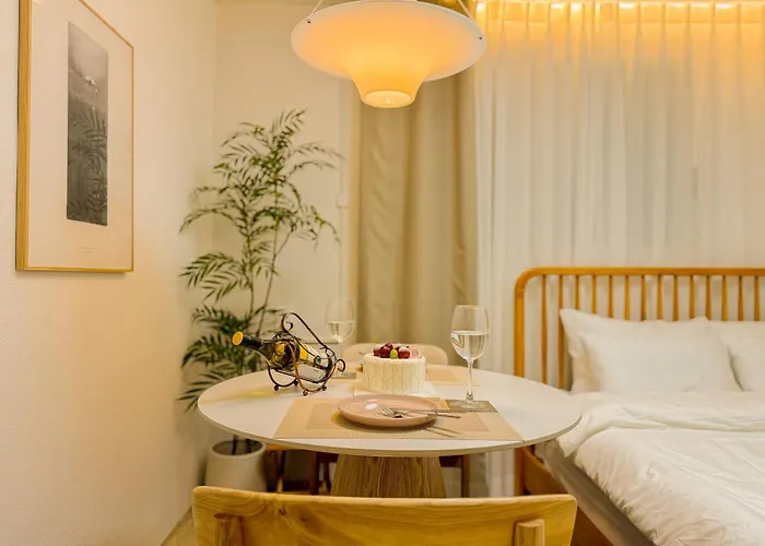 Appartement Itaewon, Haebangchon, 10 Mins From Jongno, Euljiro, For 4