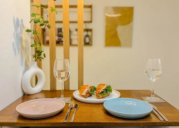 Itaewon, Haebangchon, 10 Mins From Jongno, Euljiro, For 4 Appartement