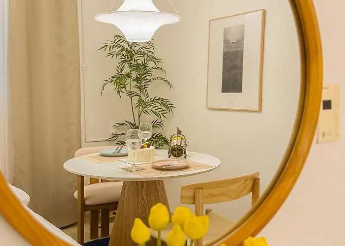 Itaewon, Haebangchon, 10 Mins From Jongno, Euljiro, For 4