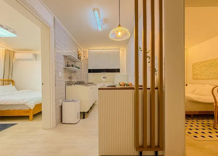 Itaewon, Haebangchon, 10 Mins From Jongno, Euljiro, For 4 Appartement