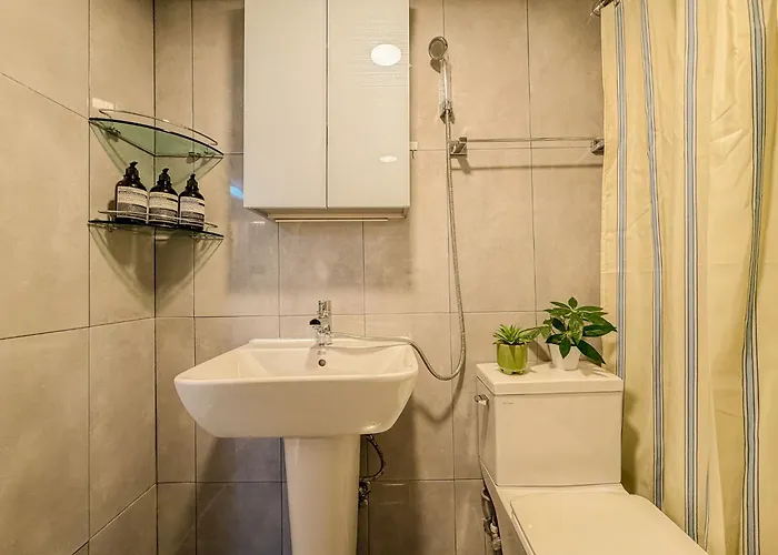 Itaewon, Haebangchon, 10 Mins From Jongno, Euljiro, For 4 Appartement